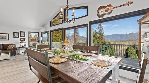 940 Peterman Road, Creston, BC - Indoor Photo Showing Kitchen