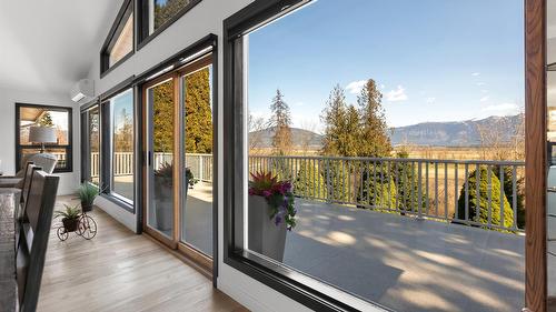 940 Peterman Road, Creston, BC - Indoor Photo Showing Dining Room