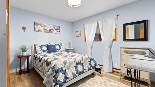 940 Peterman Road, Creston, BC - Indoor Photo Showing Bedroom