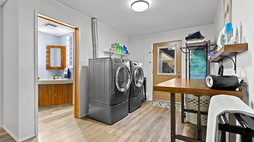940 Peterman Road, Creston, BC - Indoor Photo Showing Laundry Room
