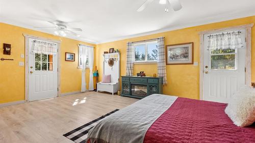 940 Peterman Road, Creston, BC - Indoor Photo Showing Bedroom