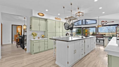 940 Peterman Road, Creston, BC - Indoor Photo Showing Kitchen