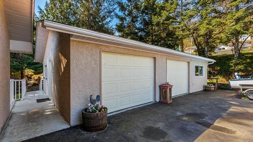 940 Peterman Road, Creston, BC - Outdoor With Exterior