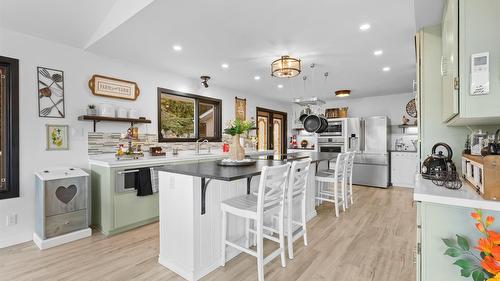 940 Peterman Road, Creston, BC - Indoor Photo Showing Kitchen With Upgraded Kitchen