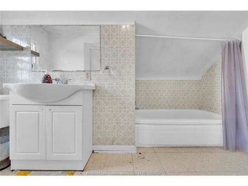 2230 Hall, Windsor, ON 