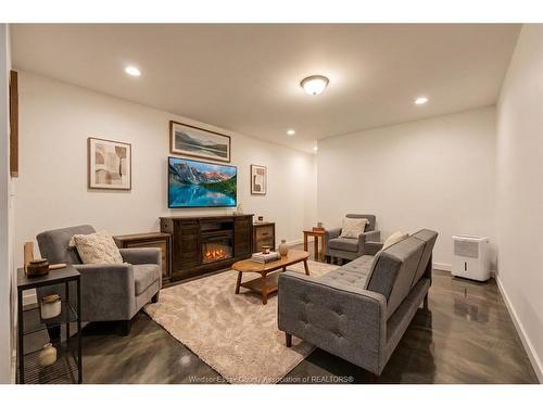 2230 Hall, Windsor, ON 