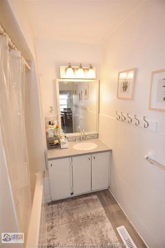 965 Bridge, Windsor, ON 