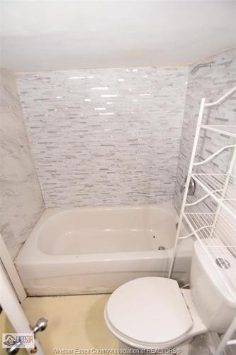 965 Bridge, Windsor, ON 