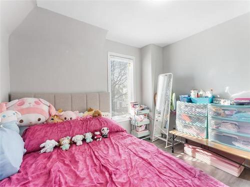 804 Home St, Winnipeg, MB 