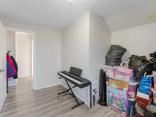 804 Home St, Winnipeg, MB 