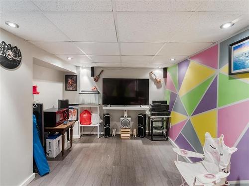 804 Home St, Winnipeg, MB 