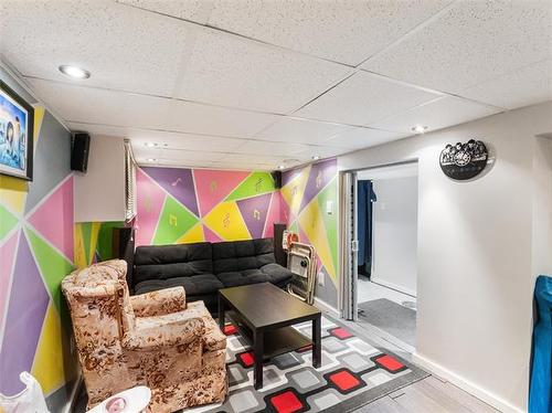 804 Home St, Winnipeg, MB 