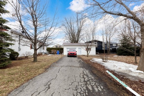 Garage - 13 Rue André, Les Coteaux, QC - Outdoor