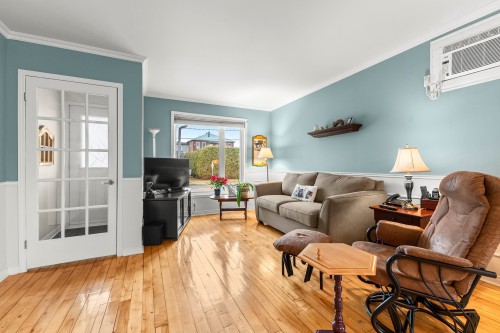 Salon - 13 Rue André, Les Coteaux, QC - Indoor Photo Showing Living Room