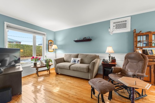 Salon - 13 Rue André, Les Coteaux, QC - Indoor Photo Showing Living Room