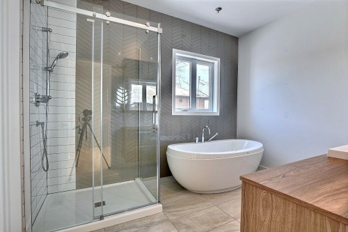Salle de bains - Rue Des Cèdres, L'Assomption, QC - Indoor Photo Showing Bathroom
