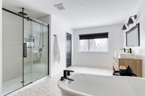 Salle de bains - Rue Des Cèdres, L'Assomption, QC - Indoor Photo Showing Bathroom