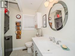 Inlaw 4 piece bath with laundry - 