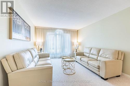 48 Fernbrook Crescent, Brampton, ON - Indoor Photo Showing Living Room