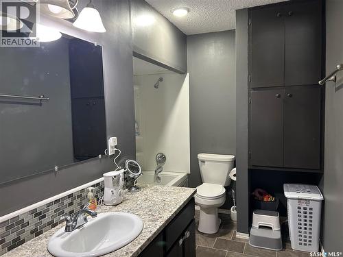 488 Willow Bay, Estevan, SK - Indoor Photo Showing Bathroom