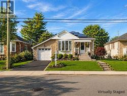 823 QUEENSDALE Avenue E  Hamilton, ON L8V 1M7