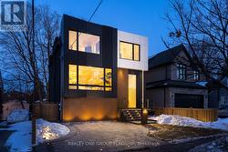 7 BENTLEY DRIVE Toronto, ON M8Z 3L9