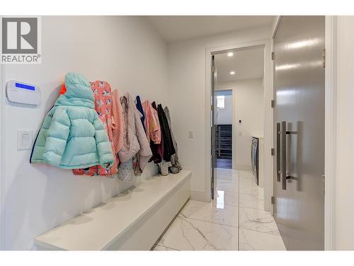 3961 Beachview Drive E, West Kelowna, BC - Indoor