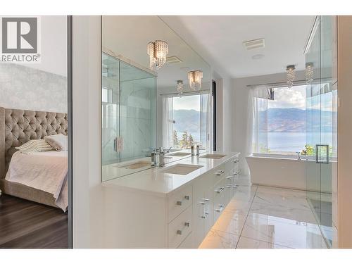 3961 Beachview Drive E, West Kelowna, BC - Indoor Photo Showing Bathroom