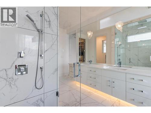 3961 Beachview Drive E, West Kelowna, BC - Indoor Photo Showing Bathroom