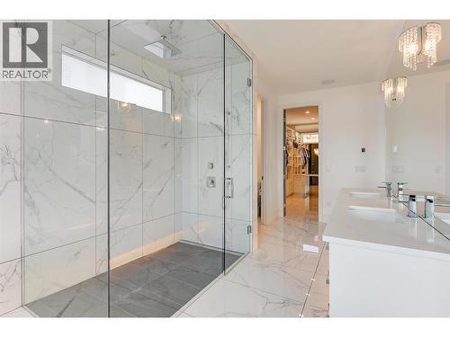 3961 Beachview Drive E, West Kelowna, BC - Indoor Photo Showing Bathroom