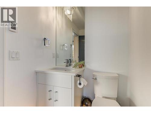 3961 Beachview Drive E, West Kelowna, BC - Indoor Photo Showing Bathroom
