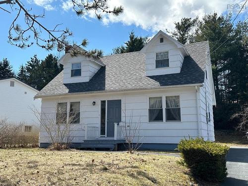 24 Crowell Street  Liverpool, NS B0T 1K0