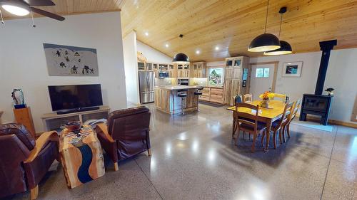 4427 Ferguson Road, Mayook, BC - Indoor