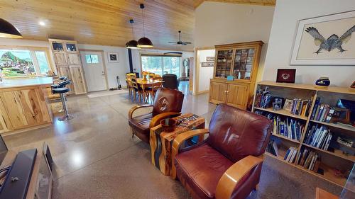 4427 Ferguson Road, Mayook, BC - Indoor