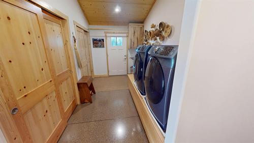 4427 Ferguson Road, Mayook, BC - Indoor