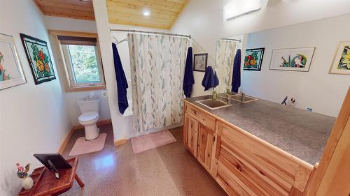 4427 Ferguson Road, Mayook, BC - Indoor