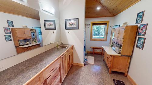 4427 Ferguson Road, Mayook, BC - Indoor Photo Showing Other Room