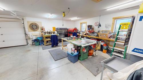 4427 Ferguson Road, Mayook, BC - Indoor Photo Showing Garage