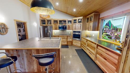 4427 Ferguson Road, Mayook, BC - Indoor Photo Showing Kitchen
