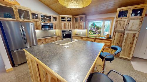 4427 Ferguson Road, Mayook, BC - Indoor