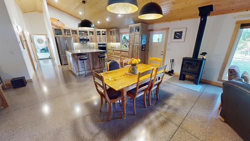4427 Ferguson Road, Mayook, BC - Indoor Photo Showing Dining Room