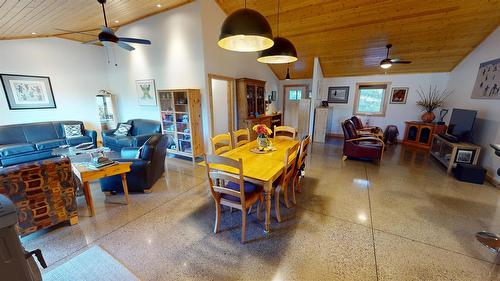 4427 Ferguson Road, Mayook, BC - Indoor