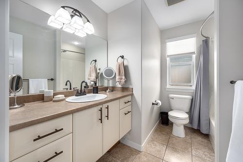 2007 Saddleback Drive, Kamloops, BC - Indoor Photo Showing Bathroom