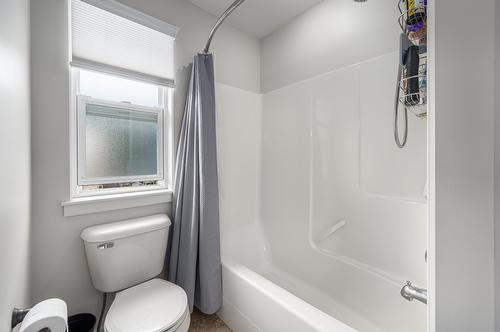 2007 Saddleback Drive, Kamloops, BC - Indoor Photo Showing Bathroom