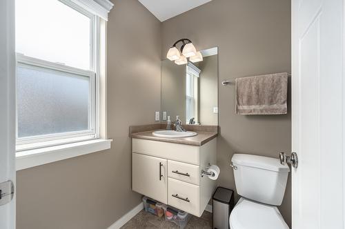 2007 Saddleback Drive, Kamloops, BC - Indoor Photo Showing Bathroom