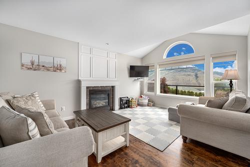 2007 Saddleback Drive, Kamloops, BC - Indoor Photo Showing Living Room With Fireplace