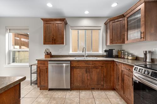 2007 Saddleback Drive, Kamloops, BC - Indoor Photo Showing Kitchen With Double Sink