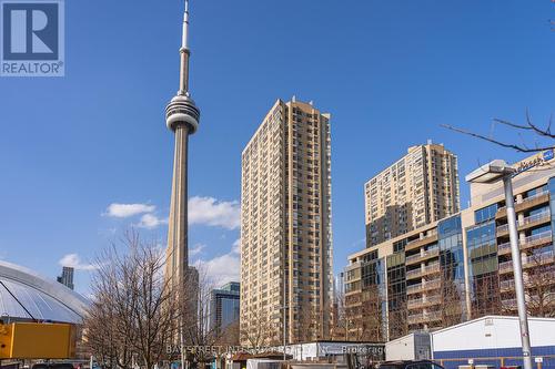 1107 - 270 QUEENS QUAY W  Toronto, ON M5J 2N4