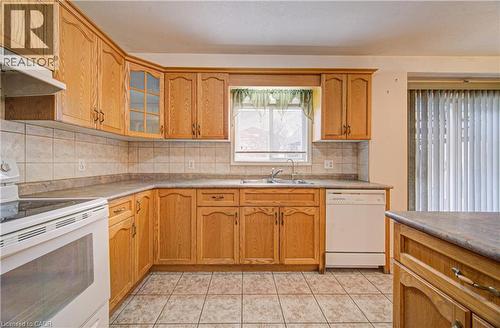 93 Edgemere Drive, Cambridge, ON - Indoor Photo Showing Kitchen With Double Sink
