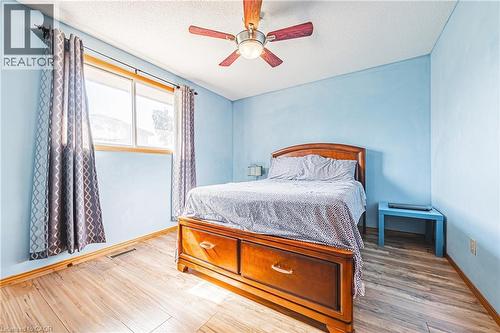 19 Glenhaven Court, Hamilton, ON - Indoor Photo Showing Bedroom